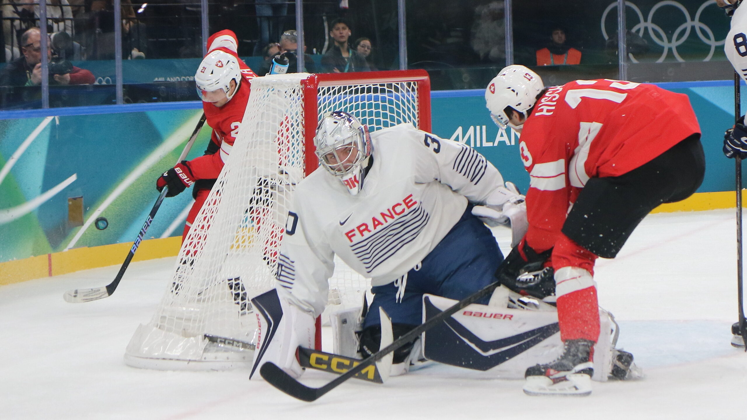Kevin Fiala #21, Antoine Keller #30, Nico Hischier #13, Olympic Games 2026 Mens Hockey SUI - FRA, Milano Santa Giulia Arena, © Puckfans.at / Andreas Robanser | Quelle: