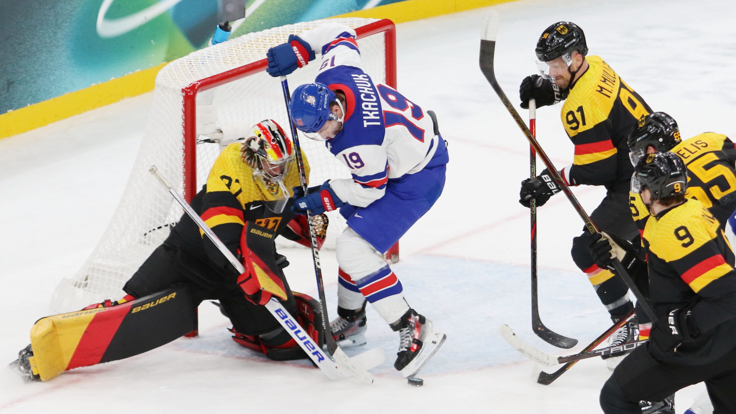 Maximilian Franzreb #37, Matthew Tkachuk #19, Moritz Muller #91, Marc Michaelis #65, Leon Gawanke #9, Olympic Games 2026 Mens Hockey USA - GER , Santa Giulia Arena, Milano | Quelle: © Puckfans.at / Andreas Robanser