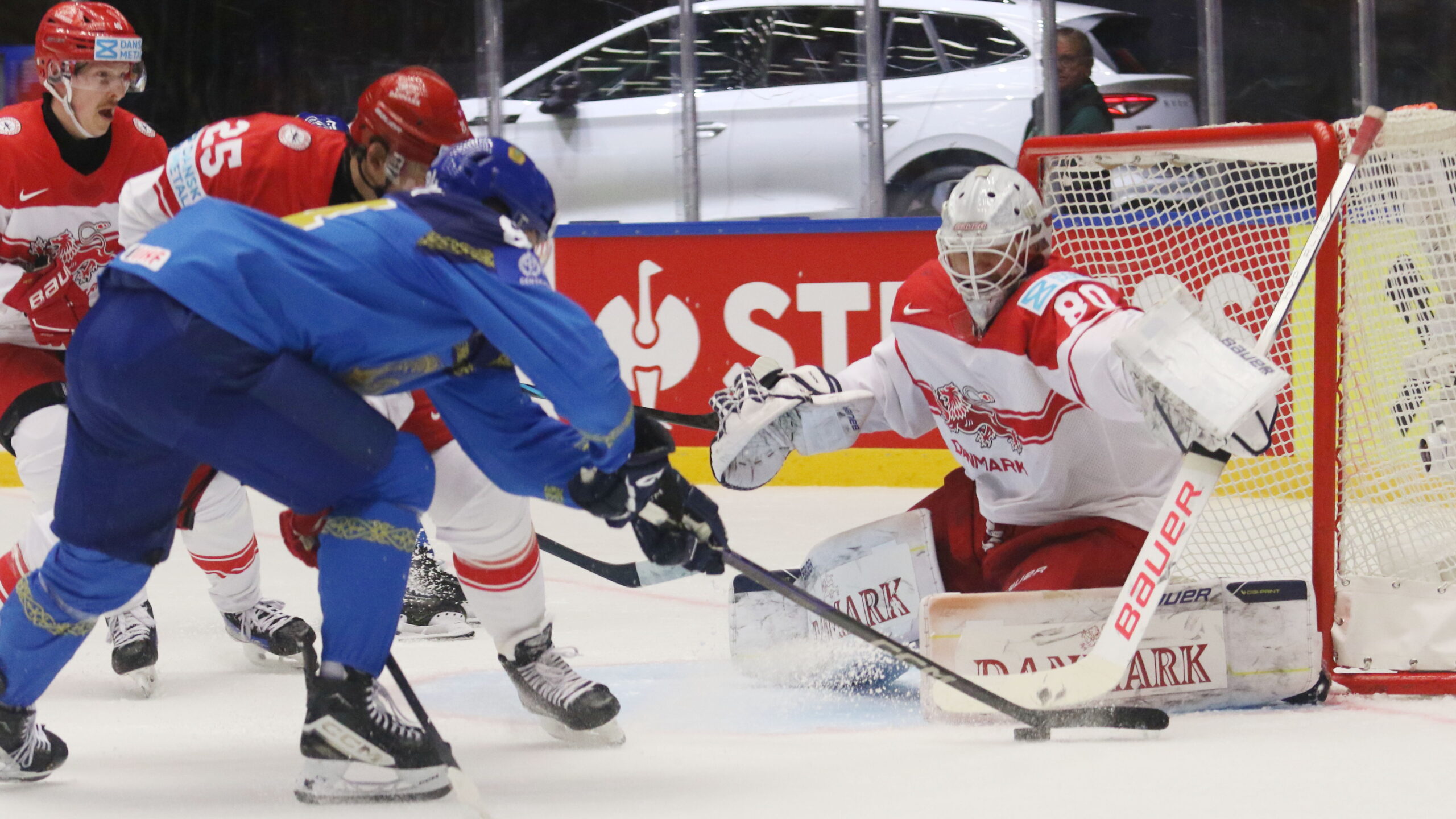 Oliver Lauridsen #25, Frederik Dichow #80 , IIHF World Championship 2025 KAZ - DEN Jyske Bank Boxen, Herning, | Quelle: © Puckfans.at / Andreas Robanser