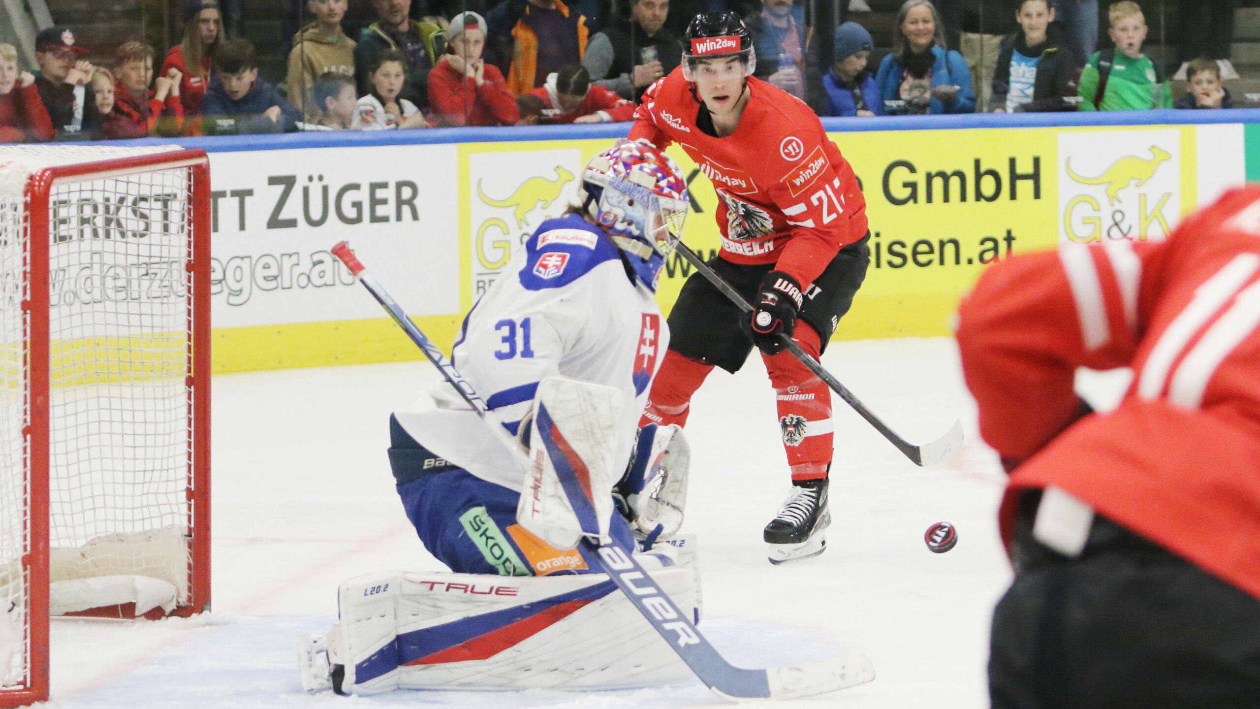 Pre-Game Austria - Slovakia Samuel Hlavaj #31, Lukas Haudum #21 Stadthalle Kapfenberg | Quelle: © Puckfans.at / Andreas Robanser