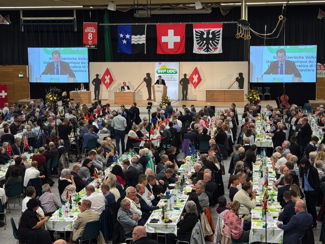 SVP Delegiertenversammlung | Quelle: https://www.svp.ch/aktuell/bildergalerien/delegiertenversammlung-der-svp-schweiz-vom-12-10-2024