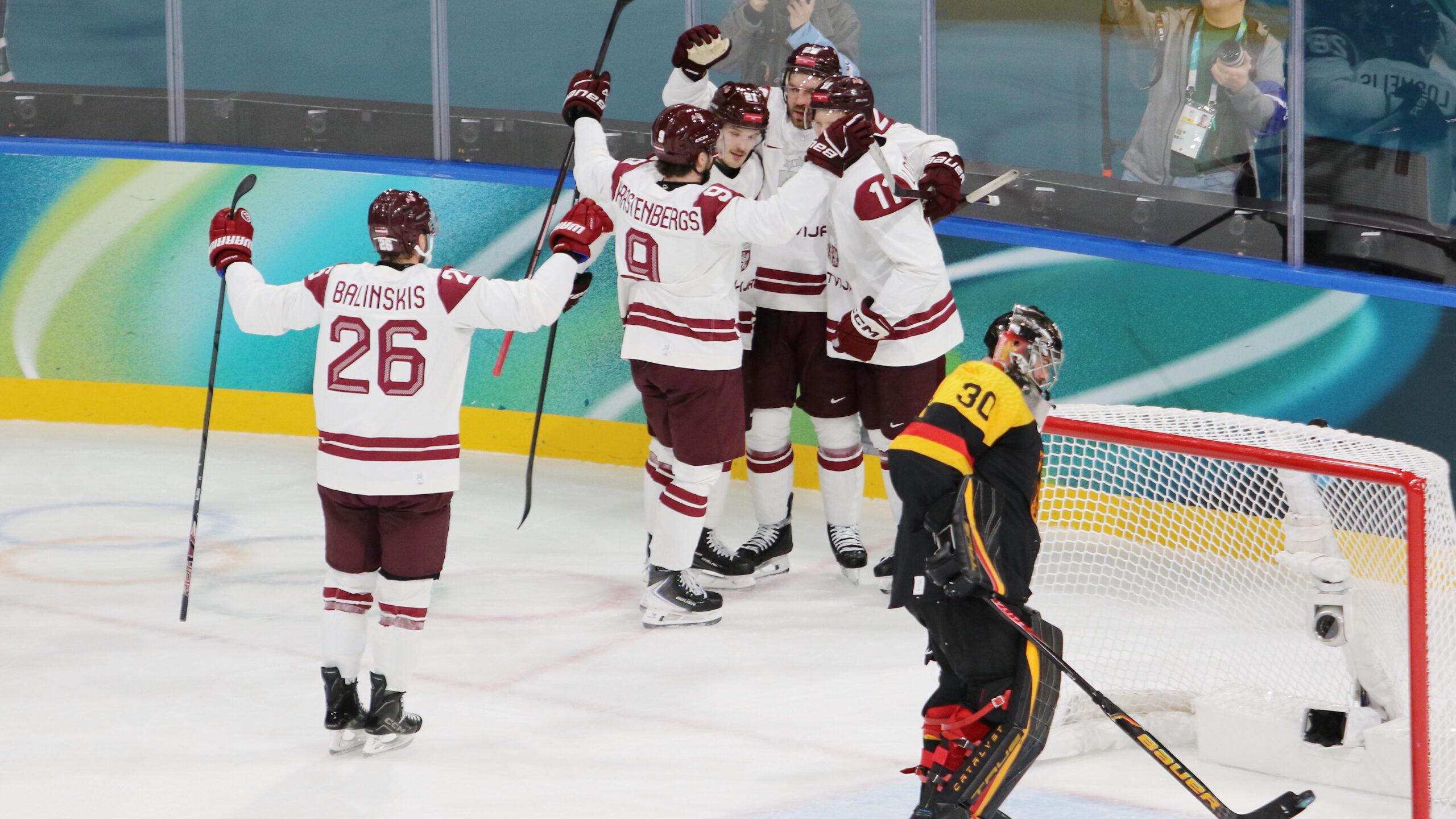 Uvis Balinskis #26, Renars Krastenbergs #9, Dans Locmelis #11, Rudolfs Balcers #21, Philipp Grubauer #30, Olympic Games 2026 Mens Hockey GER - LAT, Milano Ice Park | Quelle: © Puckfans.at / Andreas Robanser