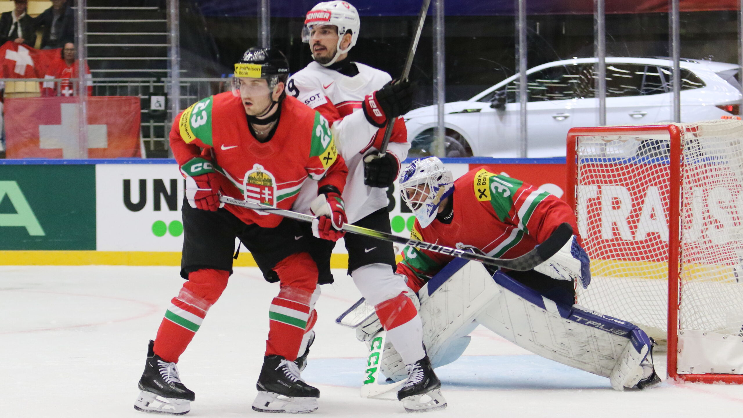 Zétény Hadobás #23, Damien Riat #9, Adam Vay #30, IIHF World Championship 2025 HUN - SUI Jyske Bank Boxen, Herning | Quelle: © Puckfans.at / Andreas Robanser